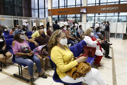 Servicio. Los usuarios podrá tramitar su documento los días sábado en la agencia del Gobierno Zonal