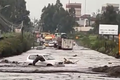 Temporal. En Sangolquí se desbordó el río San Nicolás este viernes 11 de febrero de 2022