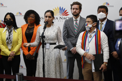 Cuatro correístas: Muñoz, Ortiz, Holguín, Cabezas. Tres Pachakutik: Pazmiño, Ruiz, Pereira. Tres socialcristianos: Torres, Zapata, Almeida.