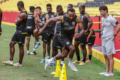 Leonai Souza será estelar esta noche 19H30 contra el conjunto uruguayo.