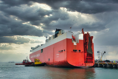 Comercio.- El Puerto de Guayaquil, desde donde se mueve el mayor comercio exterior.