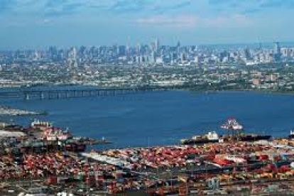 el aumento de las mareas hará que el agua entre cada vez más hacia el interior de las poblaciones costeras y se espera que en 2050 las inundaciones ocurran con una frecuencia