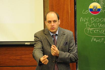 Autoridad.- Julio José Prado, ministro de Producción.