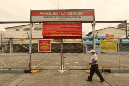 Hecho. En el parqueadero, la familia afectada ha colgado los letreros que detallan el proceso y los resultados.