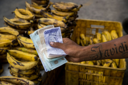 El pequeño comercio mueve los bolívares en Venezuela. / Reyner Peña