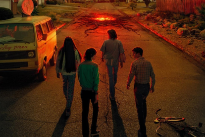 Imagen cedida por Netflix de uno de los pósters oficiales del volumen 1 y 2 de la cuarta temporada de Stranger Things
