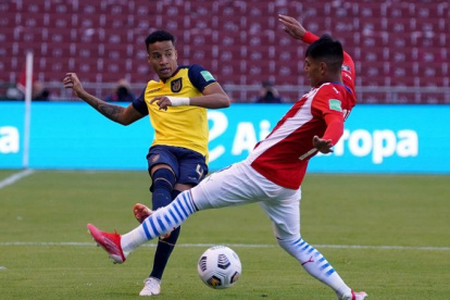 La selección ecuatoriana de fútbol ganó 2-0 a Paraguay en Quito.