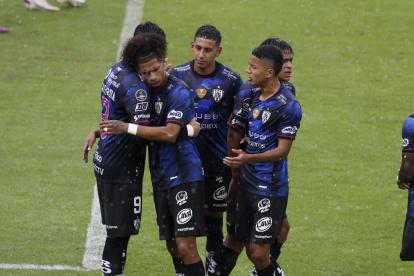 Los jugadores de Independiente del Valle celebran el primer gol ante los paraguayos