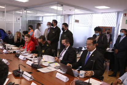 La Comisión de Transparencia y Participación Ciudadana y Control Social de la Asamblea Nacional convocará al presidente del Consejo de la Judicatura, Fausto Murillo, y a la jueza Karly Vargas para que comparezcan a la mesa sobre el caso de la pugna en el CPCCS. La ministra de Gobierno, Alexandra Vela, y miembros de la mayoría del Consejo ya comparecieron el pasado 16 de febrero.