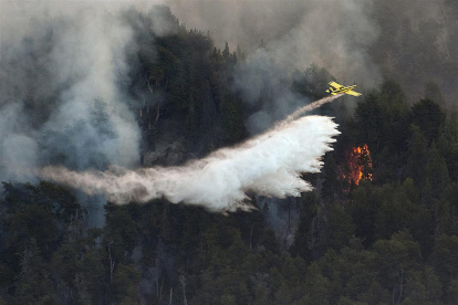 Vista de una operación para contener un incendio en Argentina, en una fotografía de archivo.