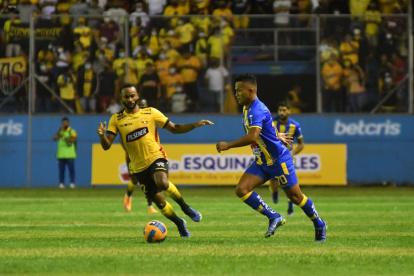 El protagonismo en las acciones ha sido dividido y ambos planteles han podido generar peligro en arco rival.