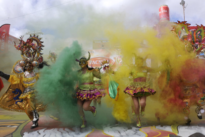 Con mucho color disfrutaron del carnaval