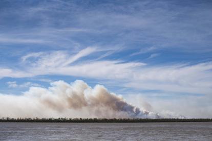 Fotografía de las columnas de humo por incendios en Argentina, en una fotografía de archivo.
