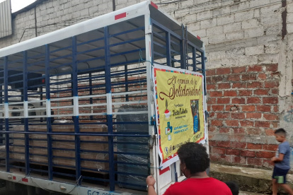 Con el ‘Camión de la solidaridad’, los voluntarios llegan a hogares de escasos recursos.
