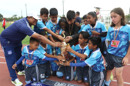 En la categoría Sub-11, el representativo de Emelec de Guayaquil se quedó con el trofeo de campeón. La disputa del torneo empezó en septiembre del año pasado.