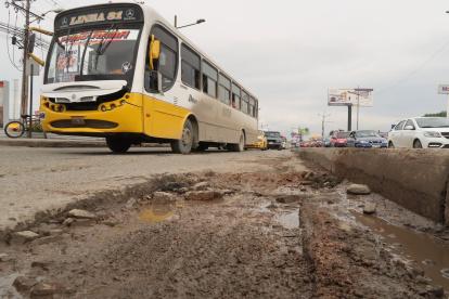 15022022 PROBLEMA EN DURAN CON LOS HUECOS EN LA VÍA PRINCIPAL 15 DE FEBRERO DEL 2022