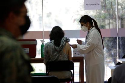 La provincia andina de Pichincha, cuya capital es Quito, acumula la mayor cantidad de contagios con 294.173 positivos, 340 más que el registro del domingo; seguida de la costera de Guayas, cuya capital es Guayaquil, con 131.293 (71 adicionales).