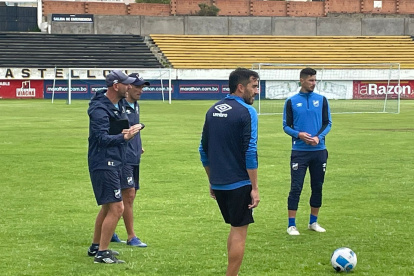 Miguel Rondelli, entrenador de la Católica, afinal detalles para el duelo copero.