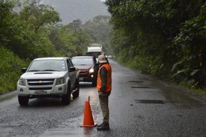 El pasado domingo dos buses de transporte interprovinciales y uno de gaseosa fueron arrastrados por el alud en esta vía principal para el comercio entre la costa y sierra.