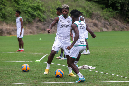 Gabriel Cortez, por características, es el llamado a jugar en lugar del suspendido Damián Díaz.