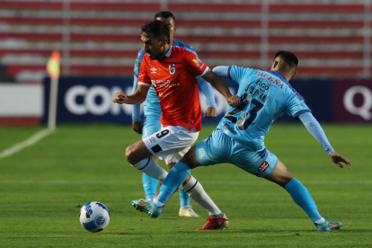 Bolívar y Católica no se sacaron ventaja en el duelo de ida en La Paz.