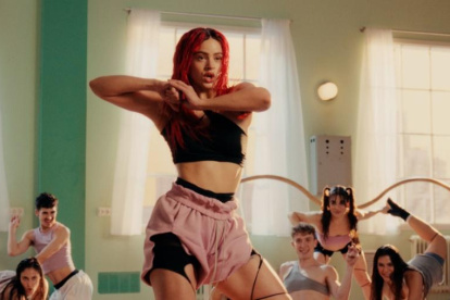 El videoclip estrenado hace 3 horas en Youtube, alcanza ya más de 700 mil reproducciones.