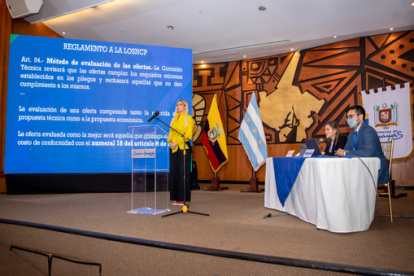 Presentación. La prefecta del Guayas, durante su intervención ayer.