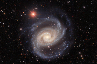 Hace miles de  millones de años, la galaxia enana fue atraídas hacia la nebulosa. EFE