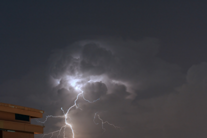 Tormenta eléctrica, referencial.