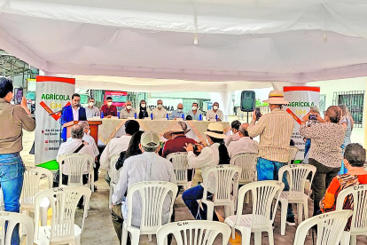 Reunión. Los arroceros en una cita con el embajador de Irán en Ecuador.