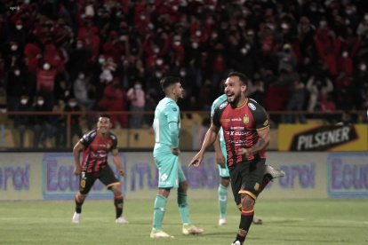 El argentino Lucas Mancinelli sentenció el triunfo cuencano con un golazo de larga distancia.