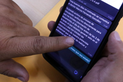 Modus operandi. Muchas de las falsas ofertas de trabajo llegan a través de mensajes de WhatsApp, en los que piden información de familiares y más, aprovechándose de la necesidad.