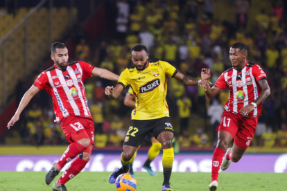 Barcelona vs Técnico Universitario.