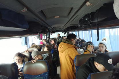 Recorrido. Un grupo de 47 ecuatorianos, dos colombianos y un marroquí salieron este 28 de febrero de Leópolis (Lviv en ucraniano) y llegaron a la frontera con Polonia.