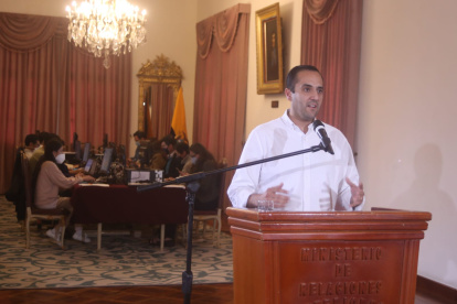 Familia. Varios padres de los estudiantes ecuatorianos en Ucrania asistieron de forma telmática.