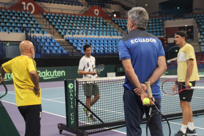 Raúl Viver junto a Gonzalo Escobar y Emilio Gómez en una de las prácticas en Francia.