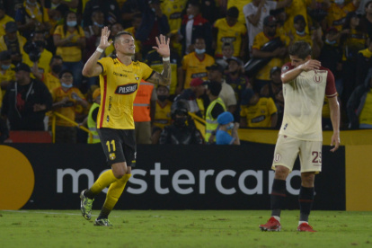 Carlos Garcés marcó el segundo tanto en la ida en el Monumental. Hoy iría nuevamente a la banca.