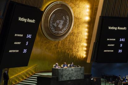 Las pantallas muestran los resultados de la votación sobre una resolución que condena la invasión de Rusia a Ucrania en la sede de las Naciones Unidas, en Nueva York (EE.UU.), este 2 de marzo de 2022.