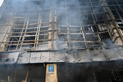 Estado en el que quedo el edificio de la torre de televisión de Kiev, tras un bombardeo ruso.