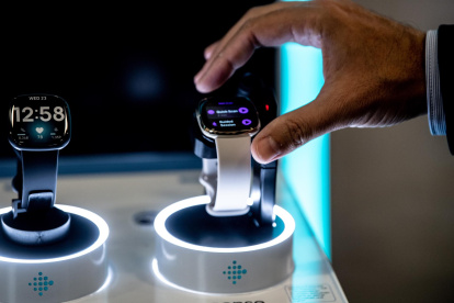 Fotografía de archivo de un reloj inteligente Fitbit.