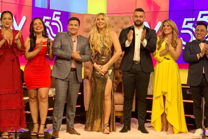 Carolina con el equipo del programa "En contacto".
