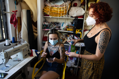 Arety Alvarado y otras tejedoras se unieron al estallido social para denunciar la caída de su profesión. Alberto Valdez