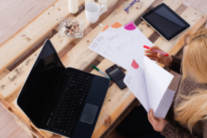 Referencial mujeres y las finanzas.