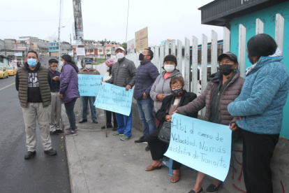 Los habitantes de La Roldós se reunieron ayer para hacer un plantón y pedir ayuda a las autoridades.