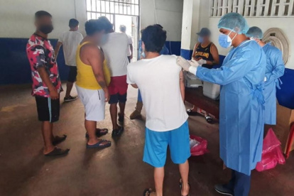 Personal del ministerio de Salud planificó la entrega de la dosis de refuerzo contra la COVID 19 a los privados de libertad.