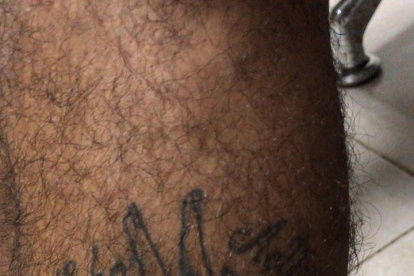 El detenido tenía un tatuaje de la organización criminal