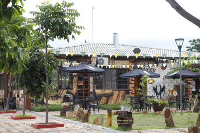 Recreación. En la zona del malecón se aprecian familias y jóvenes