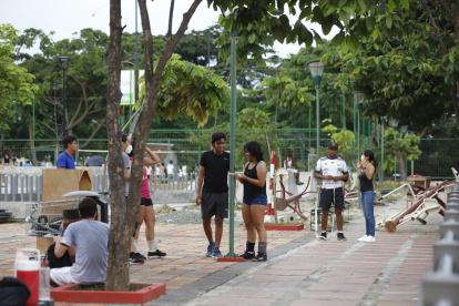 Sector. Jóvenes aprovechan para realizar actividades deportivas. Se alista una cancha de skate.