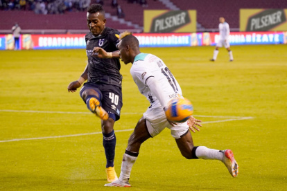 Jhojan Julio tuvo una noche complicada y no pudo convertirse en el eje albo.