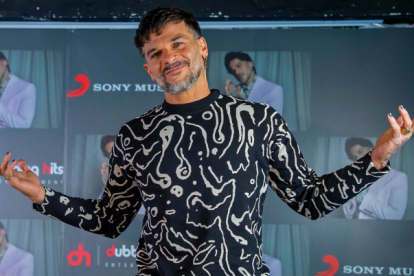 El cantante puertorriqueño Pedro Capó, posa al termino de una entrevista para Efe, el 4 de marzo de 2022, en Ciudad de México (México).